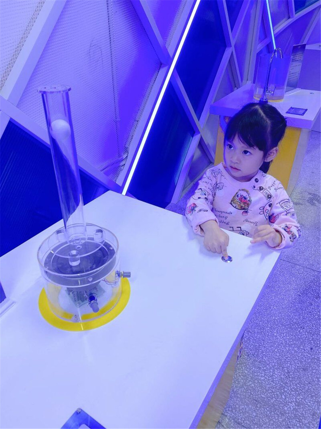 物理趣味生活实验视频讲解_物理趣味小实验视频_物理有趣小实验视频集