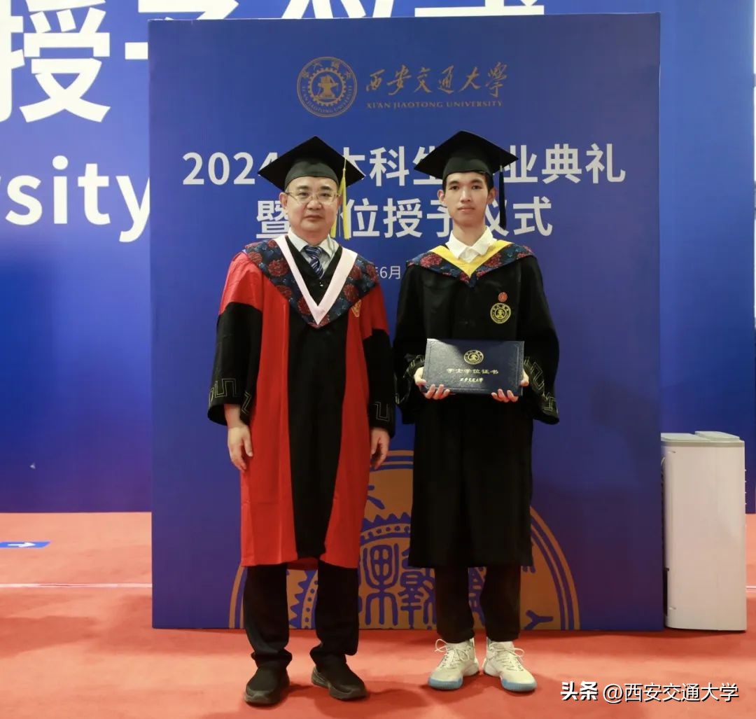 大学生创业故事视频_交大 创业故事_创业交大故事简介