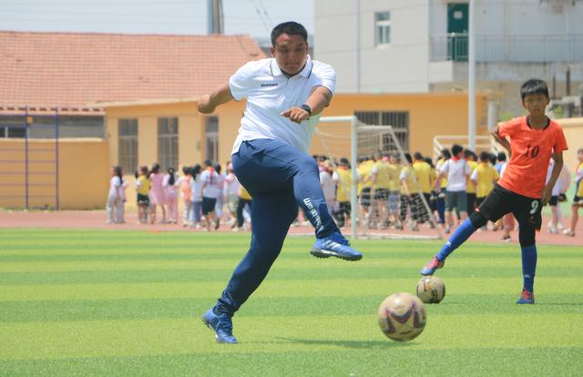 泰安足球学院校园冠军_泰安市足球_泰安足球学校在哪