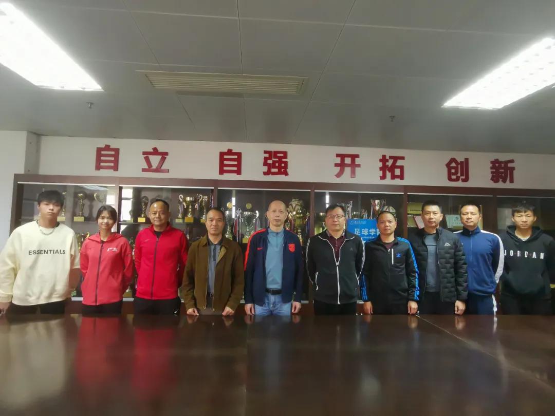 新疆足球夺冠_足球新疆冠军有哪些_新疆足球有几个冠军了