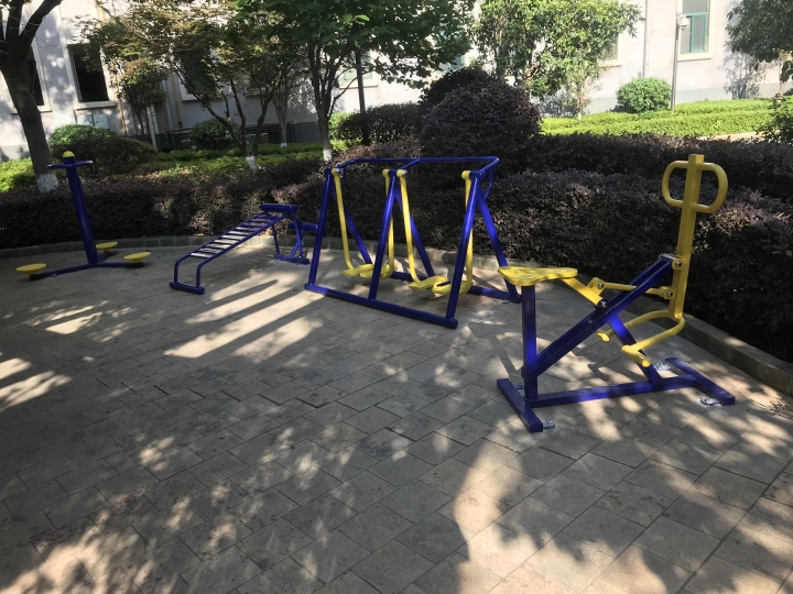 器材公共健身画怎么画_公共健身器材设计_公共健身器材画