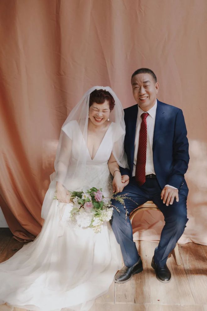 爸妈婚纱照文案_给爸爸妈妈拍婚纱照_想拍跟爸爸妈妈一样的婚纱照
