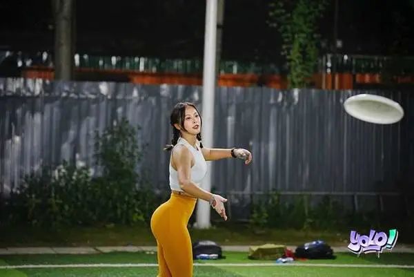 篮球初学女生_打篮球规则新手入门女生_女生新手打篮球的基本功