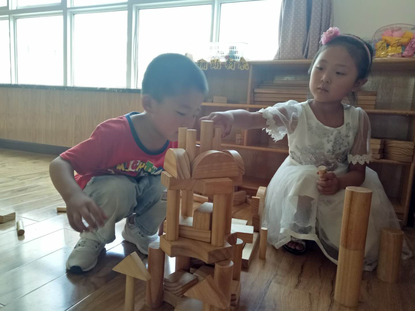 大班主题墙生活百科_大班主题墙我生活的周围图片_大班主题墙快乐的生活