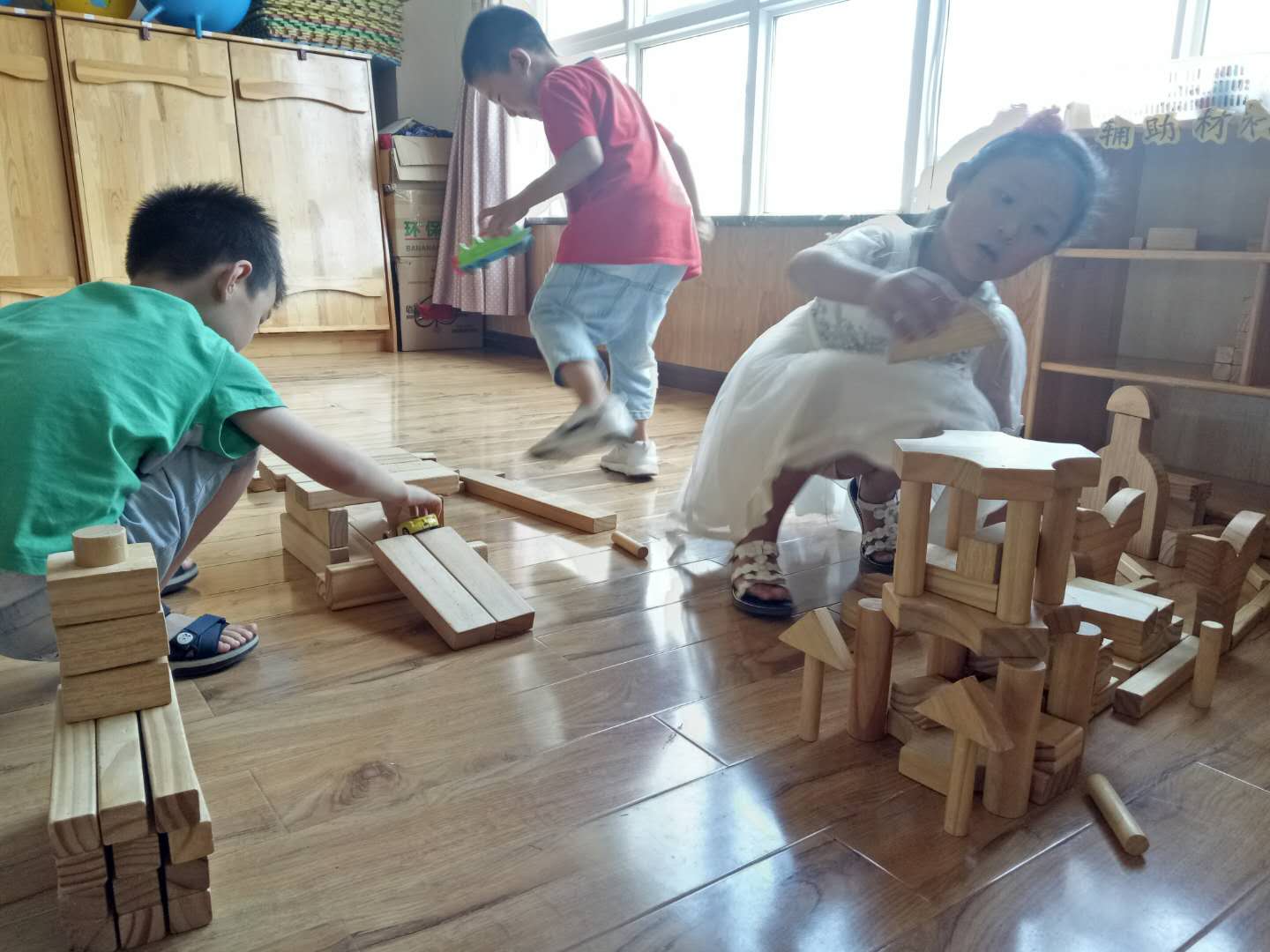 大班主题墙生活百科_大班主题墙我生活的周围图片_大班主题墙快乐的生活