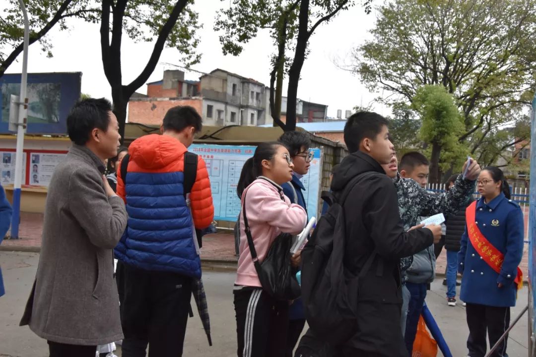 英民中学学生体操_民立中学操场_民族中学体操视频