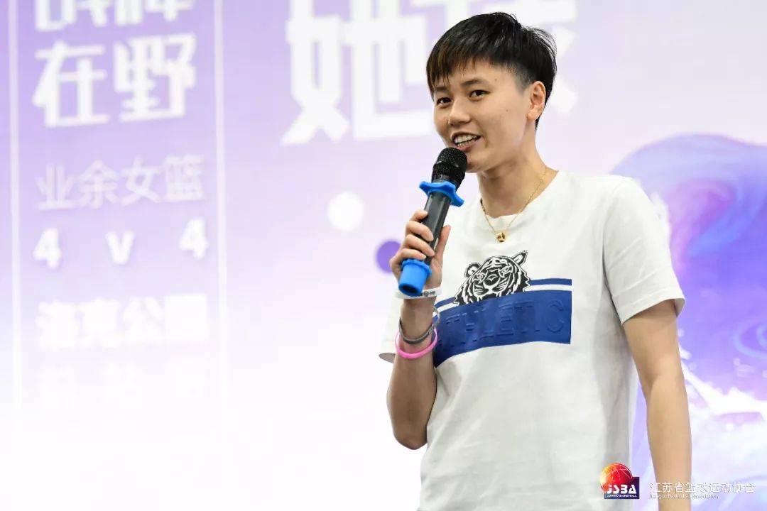 南京业余女篮比赛解决女生打球难题，战神在