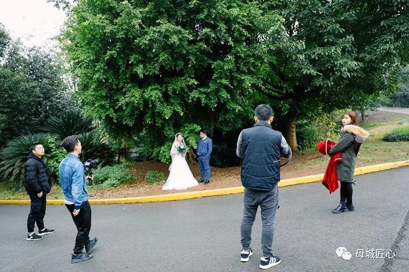 婚纱照光影效果_外景婚纱照光影场景图_婚纱光影外景照场景图片大全