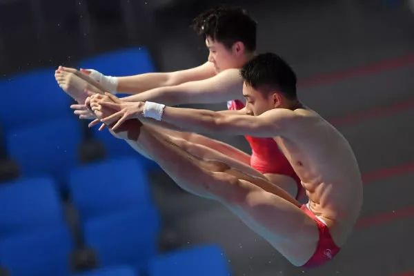 重庆游泳世锦赛冠军男_世锦赛游泳亚军_世锦赛游泳重庆冠军男子是谁