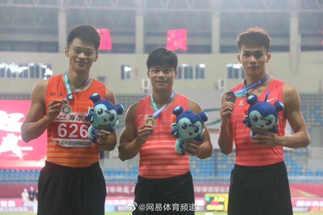 重庆游泳世锦赛冠军男_世锦赛游泳亚军_世锦赛游泳重庆冠军男子是谁