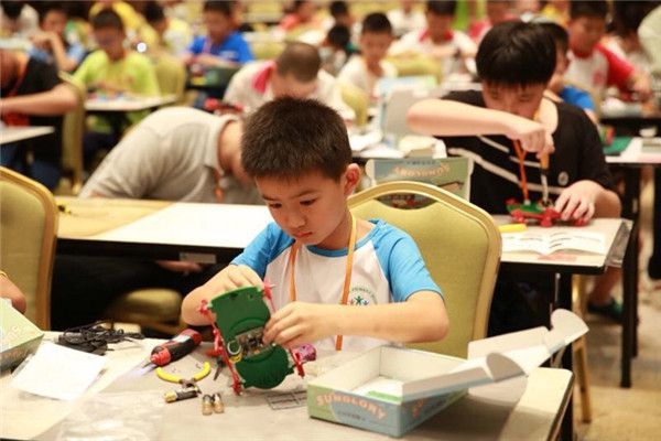 视频解读联赛足球规则中学生版_中学足球比赛规则详解_中学足球联赛规则解读视频