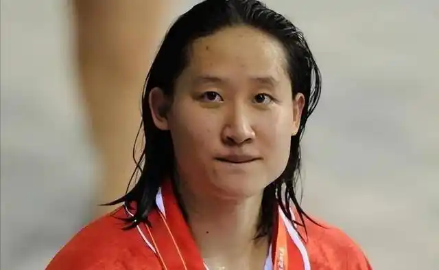 游泳运动员刘子歌图片_中国女子游泳名将刘子歌视频_游泳冠军刘子歌照片