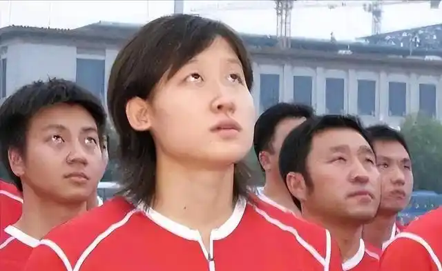 中国女子游泳名将刘子歌视频_游泳运动员刘子歌图片_游泳冠军刘子歌照片