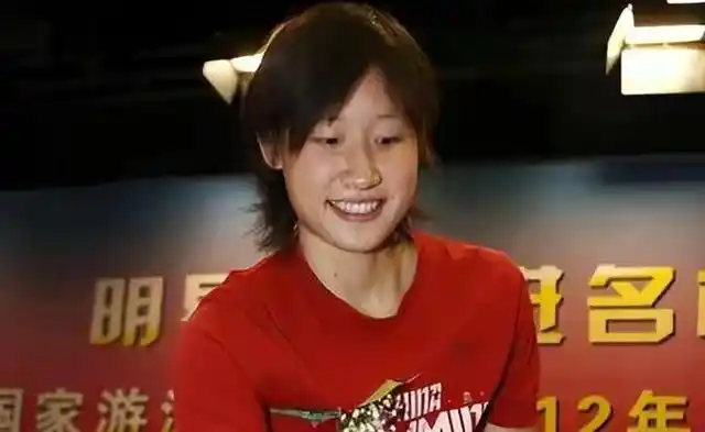 游泳运动员刘子歌图片_中国女子游泳名将刘子歌视频_游泳冠军刘子歌照片