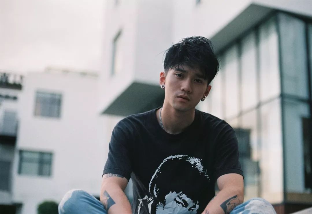 拍婚纱照的朋友圈_跟朋友一起拍婚纱照行吗_拍婚纱照发朋友圈文案