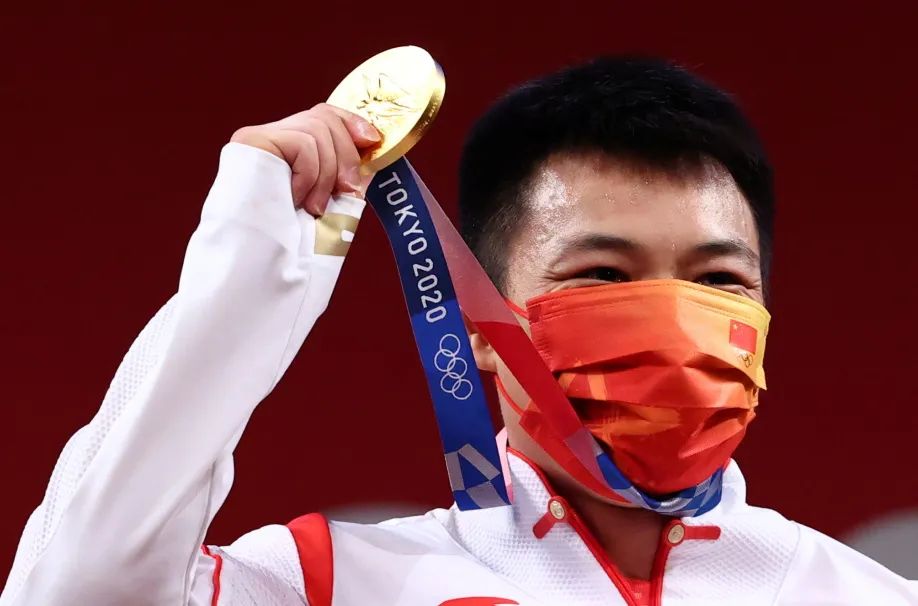 举重男子冠军项目是什么_男子举重四个项目冠军_男子举重冠军2020