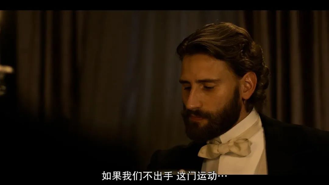 足球捧杯视频_业余足球比赛冠军捧杯_业余足球队奖杯奖项设置