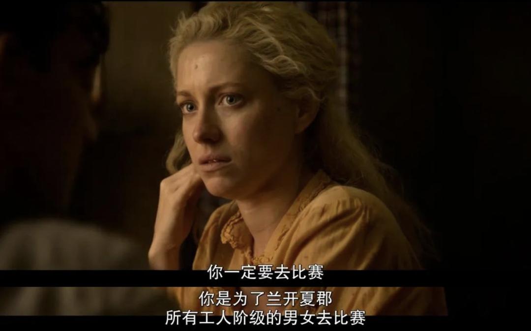 业余足球比赛冠军捧杯_业余足球队奖杯奖项设置_足球捧杯视频