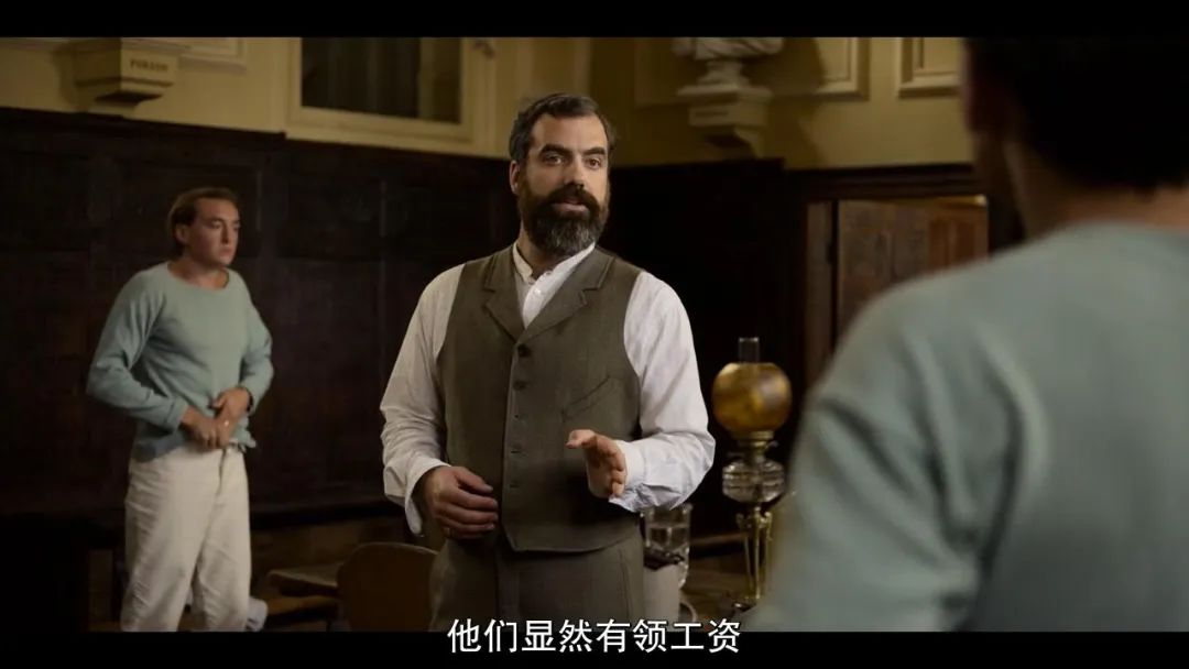 业余足球比赛冠军捧杯_业余足球队奖杯奖项设置_足球捧杯视频