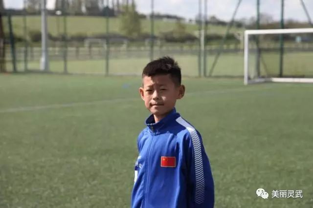 足球技巧怎么练_足球技巧30招教学_如何在半个月学会足球技巧