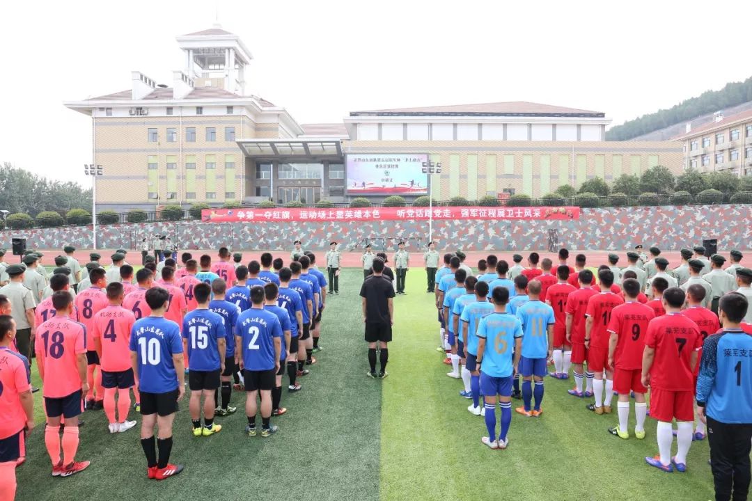 足球连守门员共多少人_足球连续打门规则是什么_足球守门员禁区连续拍球