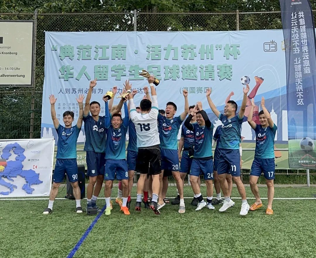足球打门什么意思_足球连续打门规则是什么_足球连守门员共多少人