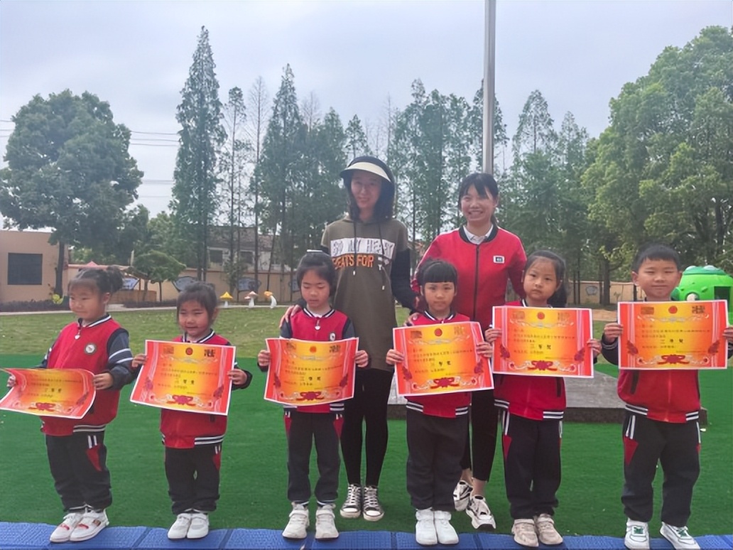 幼儿篮球中班拍球方案_幼儿园中班拍篮球技巧与方法_幼儿园中班拍篮球视频