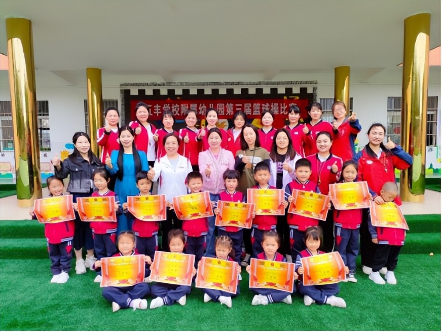幼儿园中班拍篮球技巧与方法_幼儿园中班拍篮球视频_幼儿篮球中班拍球方案