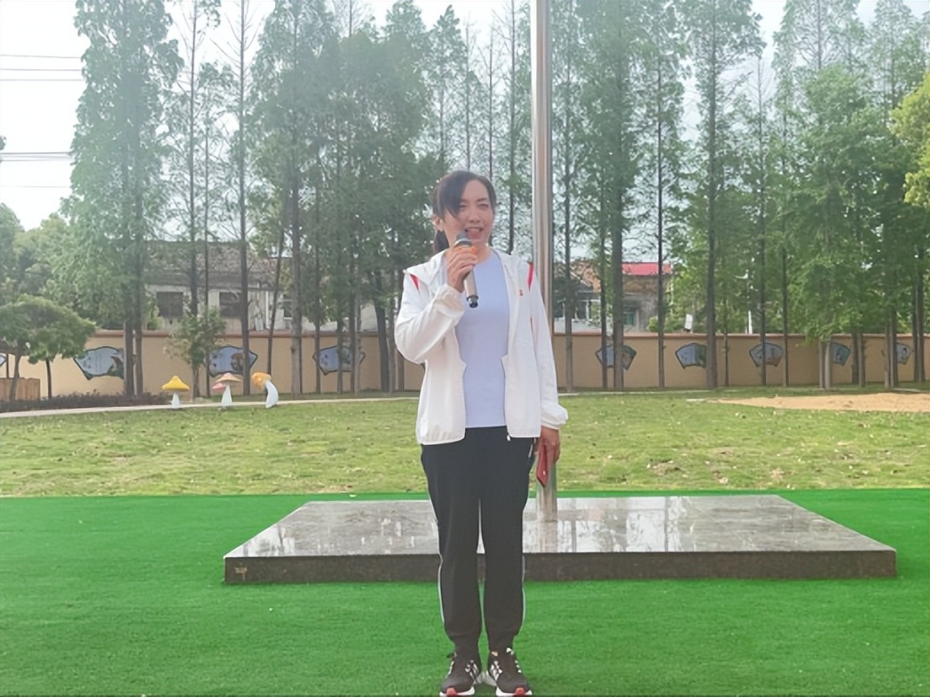 幼儿篮球中班拍球方案_幼儿园中班拍篮球技巧与方法_幼儿园中班拍篮球视频