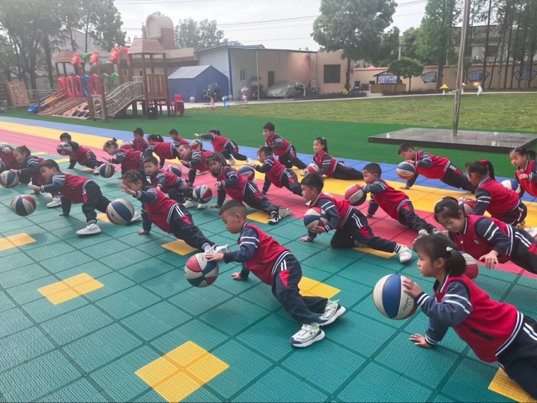 幼儿园中班拍篮球视频_幼儿篮球中班拍球方案_幼儿园中班拍篮球技巧与方法