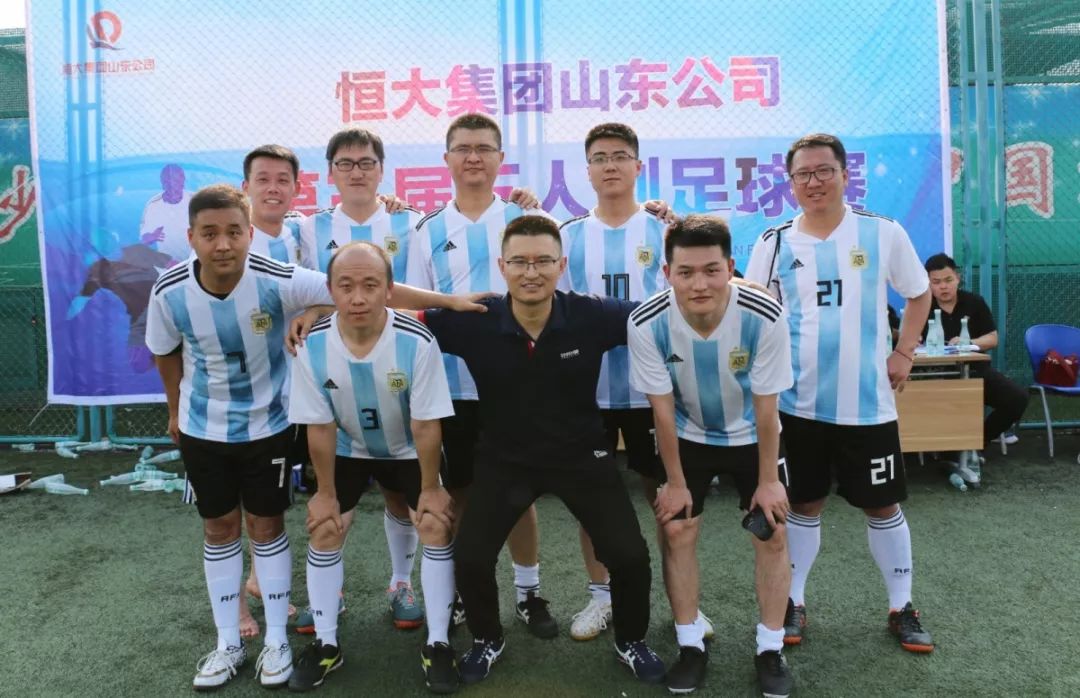 足球守门规则_足球连续打门规则是什么_足球打门什么意思