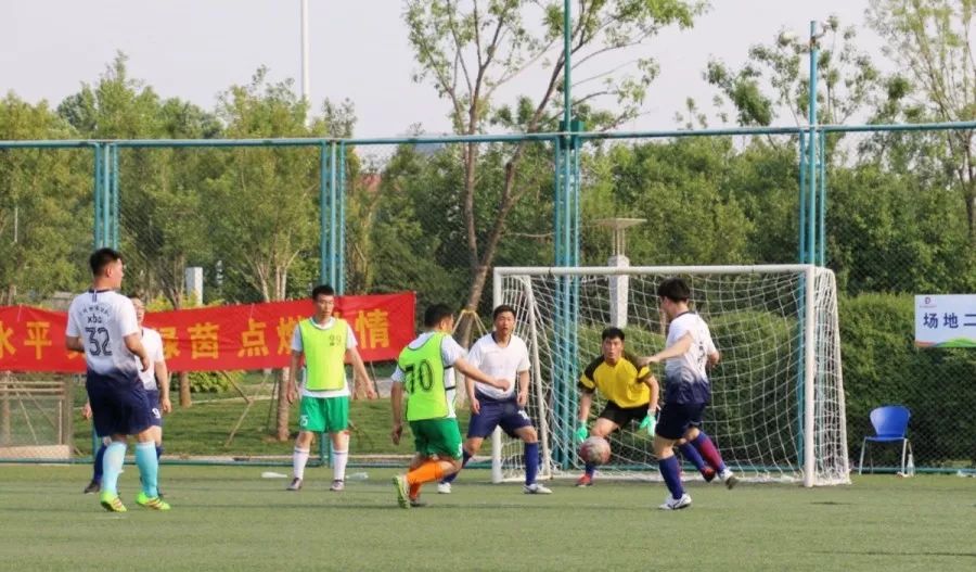 足球打门什么意思_足球连续打门规则是什么_足球守门规则