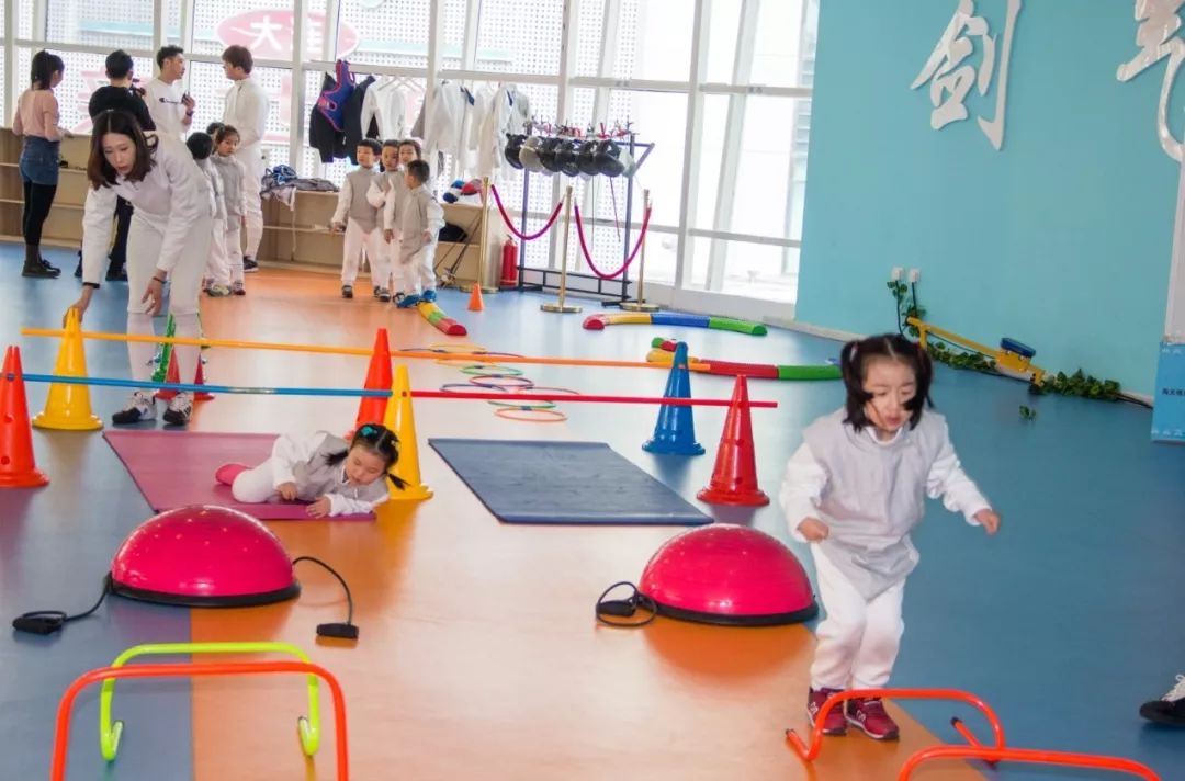 儿童击剑比赛冠军_辽宁击剑协会_辽宁幼儿击剑比赛冠军视频