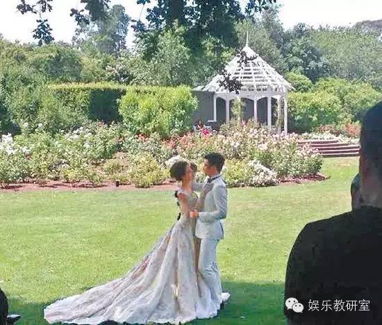 婚纱外景照塞纳怎么拍_塞纳婚纱照外景_塞纳婚纱摄影