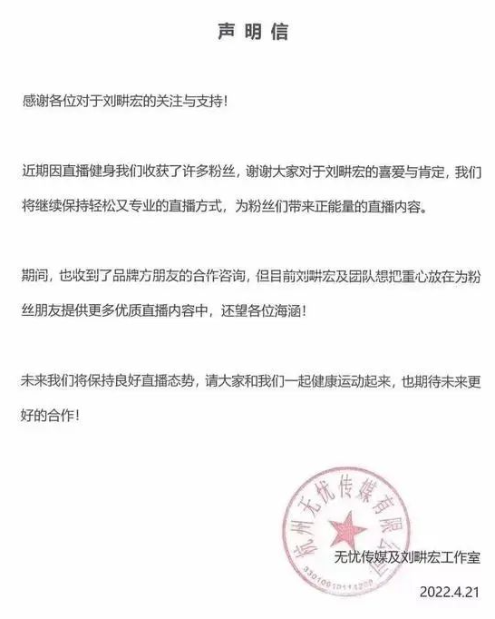快手健身女的叫什么字_快手最火健身女_快手健身男妻子像明星