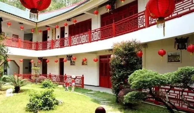 古堡森林婚纱照准备_古堡婚纱照片_森林复古婚纱照