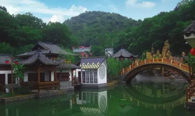 古堡婚纱照片_古堡森林婚纱照准备_森林复古婚纱照