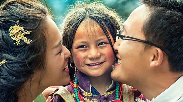 古堡森林婚纱照准备_古堡婚纱照片_森林复古婚纱照