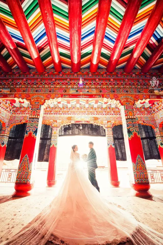 古堡婚纱照片_森林复古婚纱照_古堡森林婚纱照准备