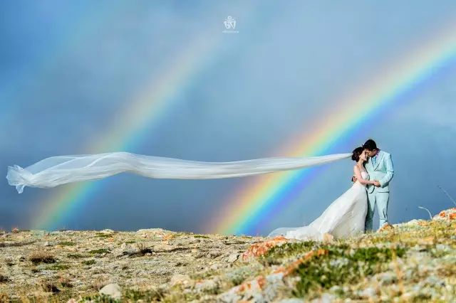 古堡森林婚纱照准备_森林复古婚纱照_古堡婚纱照片
