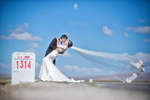 森林复古婚纱照_古堡森林婚纱照准备_古堡婚纱照片