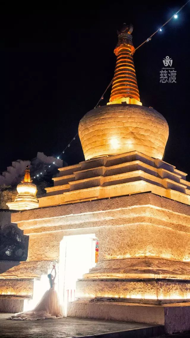 森林复古婚纱照_古堡森林婚纱照准备_古堡婚纱照片
