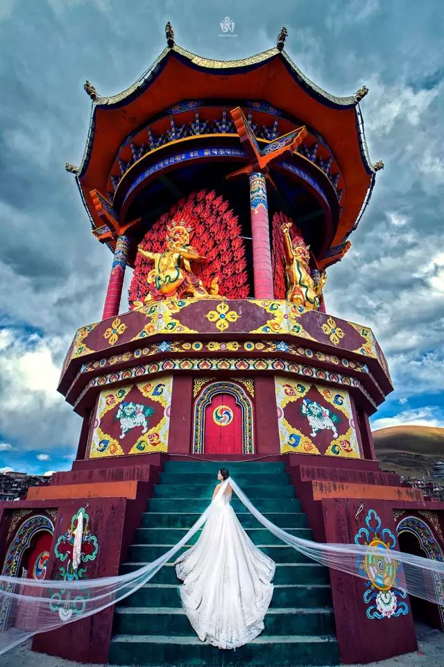 古堡森林婚纱照准备_森林复古婚纱照_古堡婚纱照片