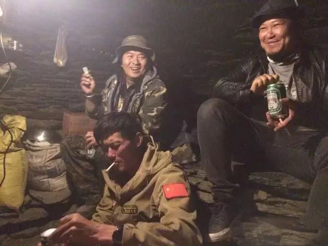 古堡森林婚纱照准备_森林复古婚纱照_古堡婚纱照片