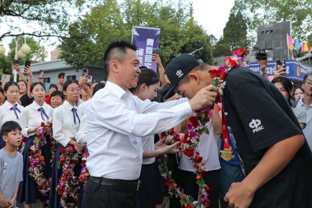 回浦篮球全国总冠军_回浦男篮夺冠_篮球冠军2021