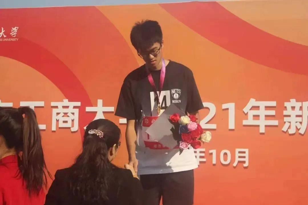 大学生体操方阵是什么_体操方队多少人_体操方阵解说词