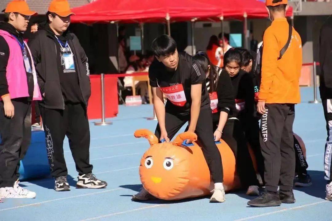 大学生体操方阵是什么_体操方队多少人_体操方阵解说词