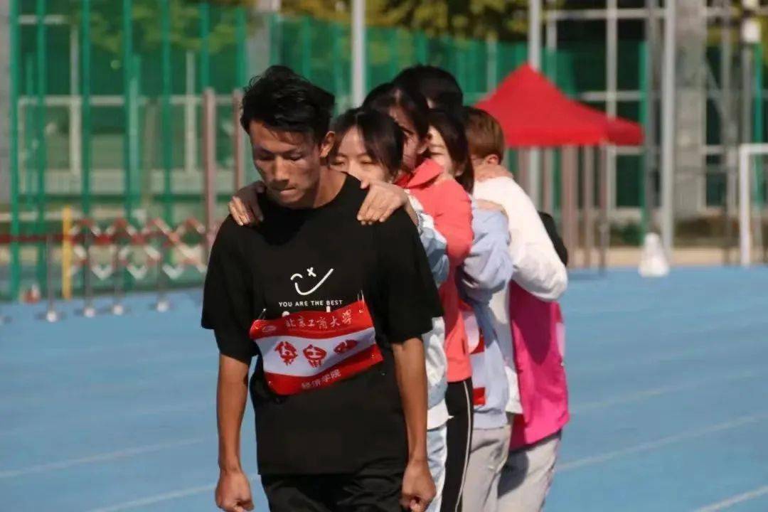大学生体操方阵是什么_体操方队多少人_体操方阵解说词
