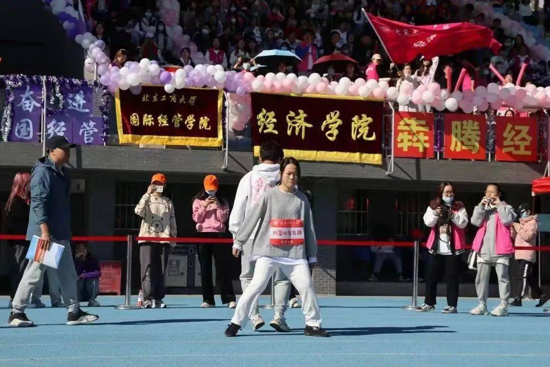 体操方队多少人_大学生体操方阵是什么_体操方阵解说词