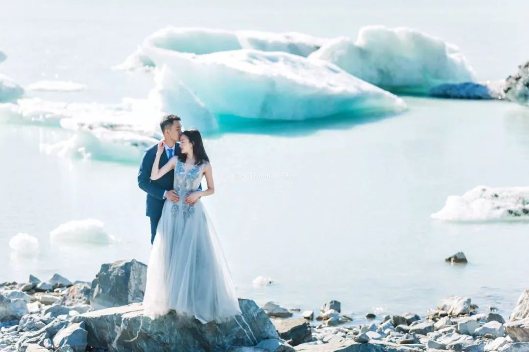 婚纱外景地_婚纱照复古风_复古外景婚纱照山景